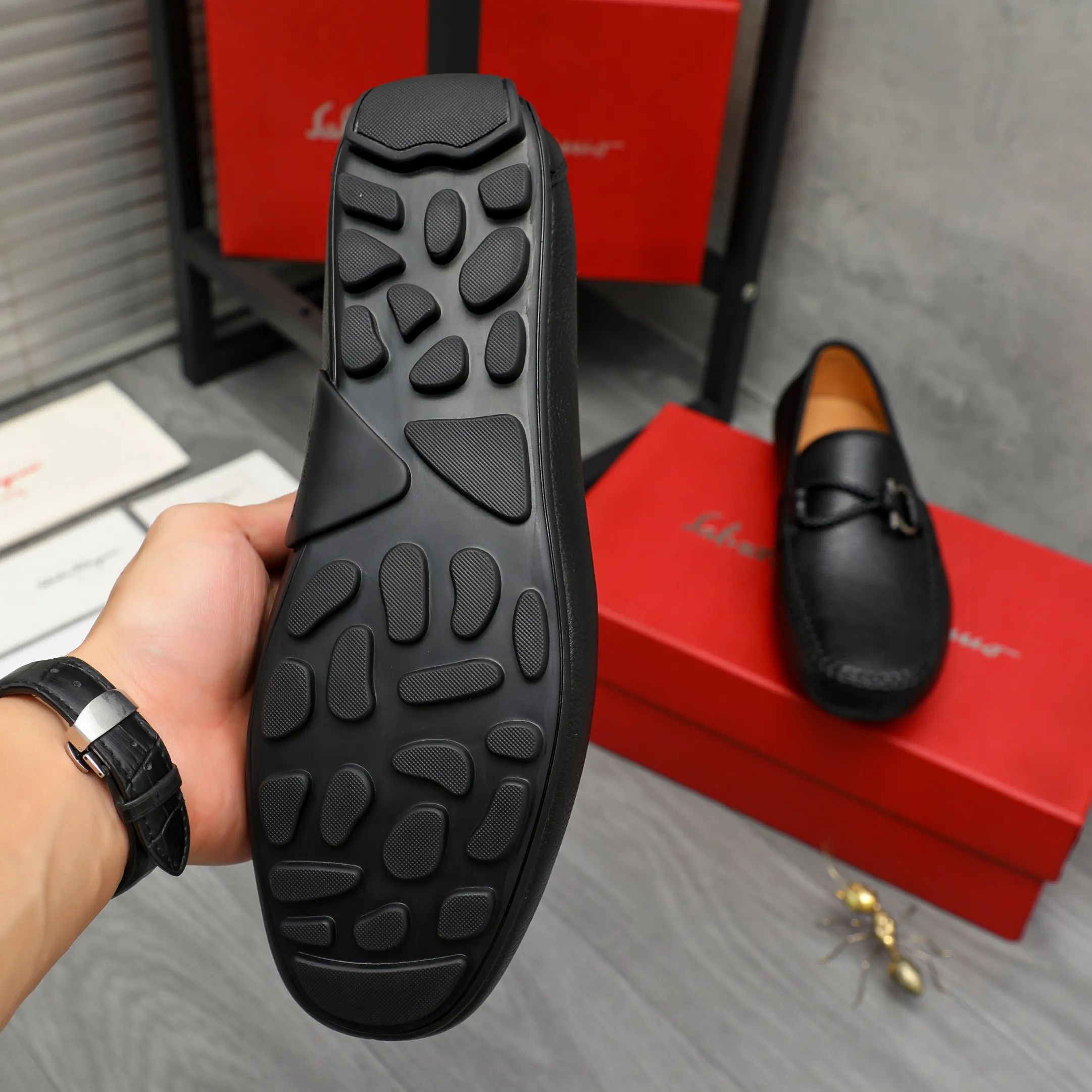 Men's shoes 💰480 Product trademark: Ferragamo "Ferragamo" casual slip-on shoes Regular size: 38-45 (45 is custom-made and non-returnable) Product materials: Selected pebbled cowhide upper, cowhide lining, rubber outsole